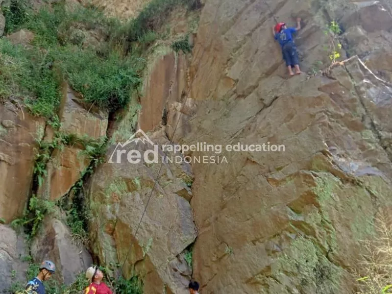 panjat tebing red rappelling education indonesia