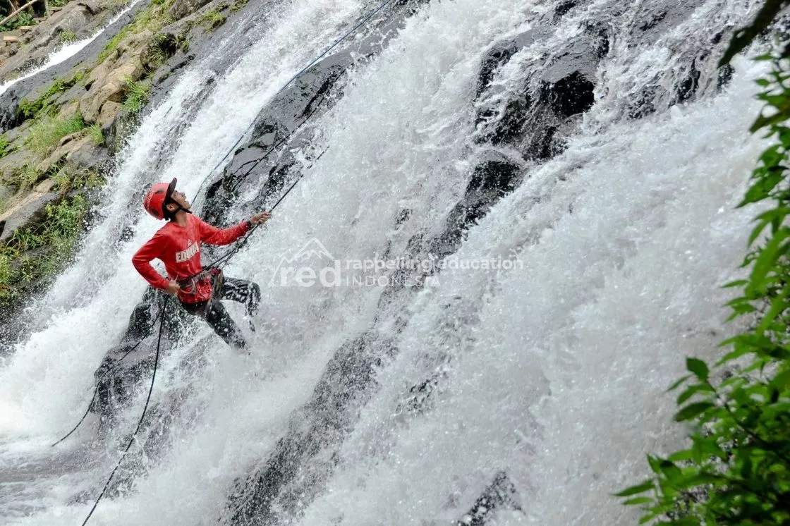 red rappelling education indonesia